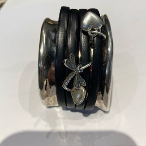 Cuff black leather and silver bracelet. New.